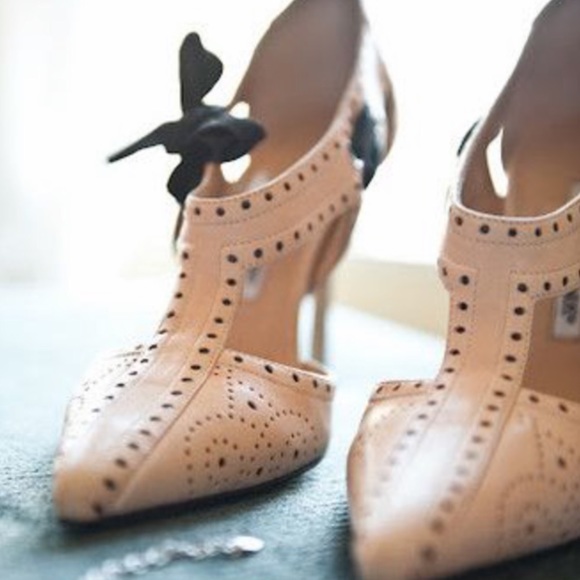 Manolo Blahnik Shoes - 🎉HP🎉 🔥 SALE🔥 Manolo Blahnik nude heels